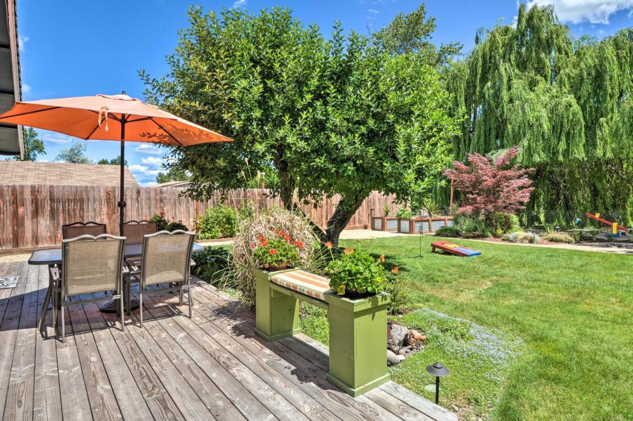 Central Medford Family Retreat With Large Yard! Exterior photo