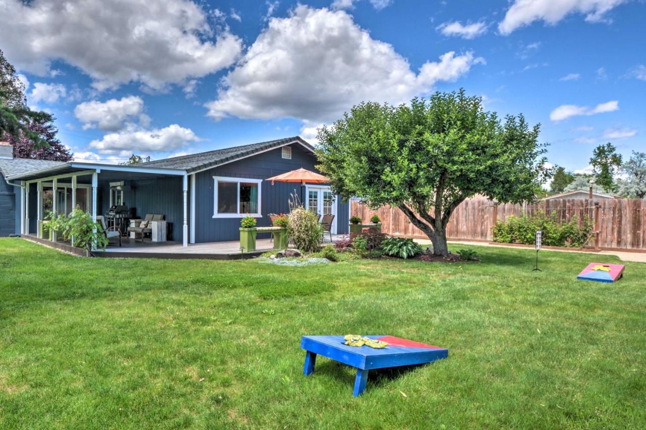 Central Medford Family Retreat With Large Yard! Exterior photo