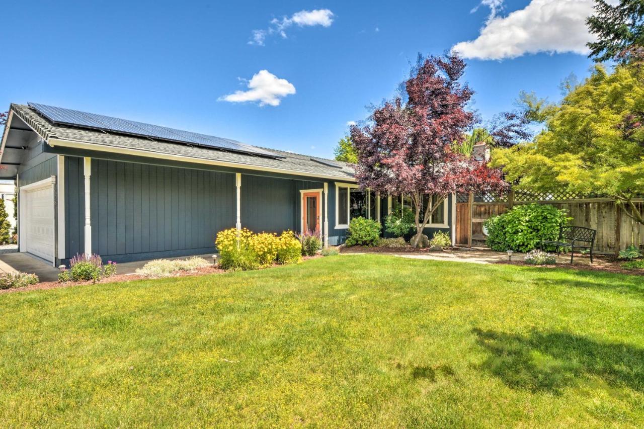 Central Medford Family Retreat With Large Yard! Exterior photo