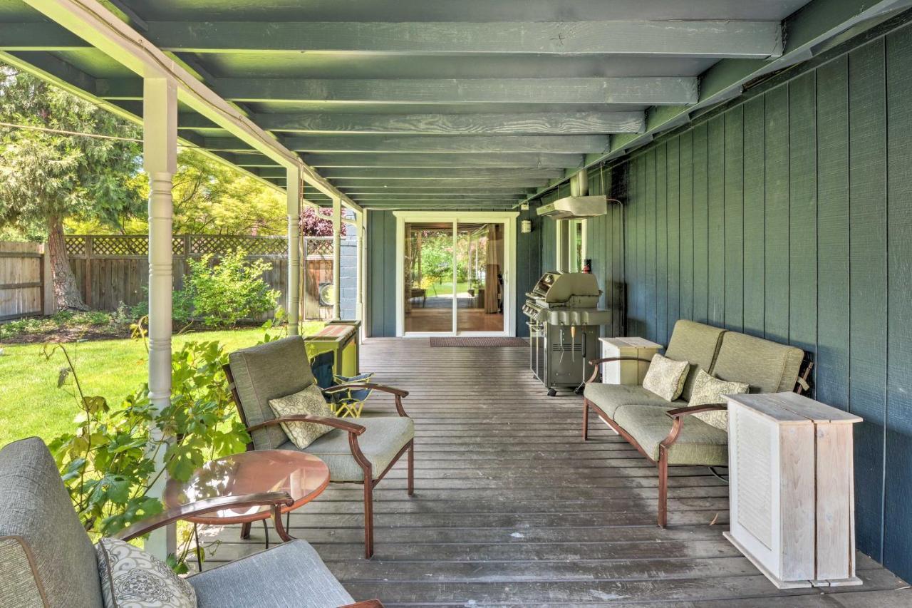 Central Medford Family Retreat With Large Yard! Exterior photo