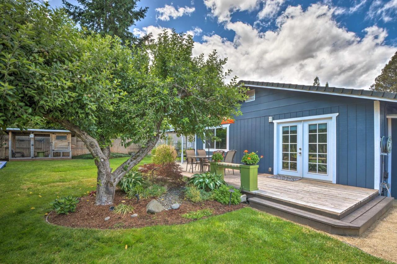 Central Medford Family Retreat With Large Yard! Exterior photo
