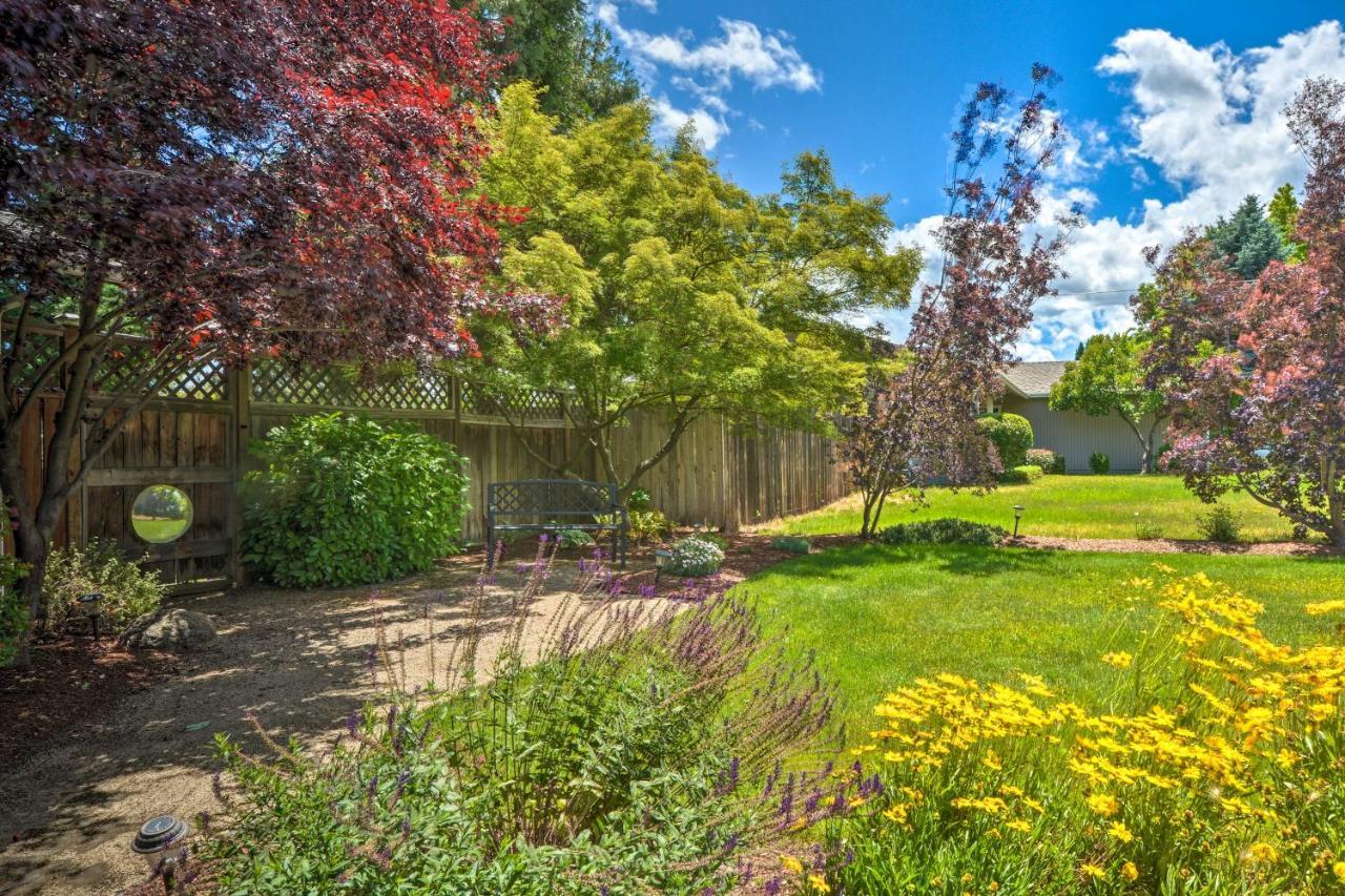 Central Medford Family Retreat With Large Yard! Exterior photo