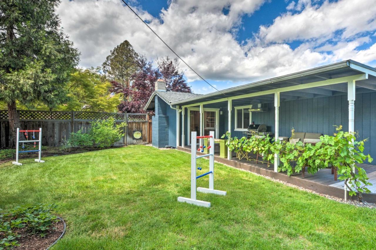 Central Medford Family Retreat With Large Yard! Exterior photo