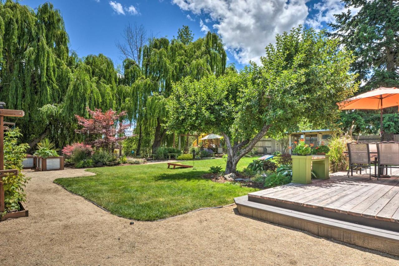 Central Medford Family Retreat With Large Yard! Exterior photo