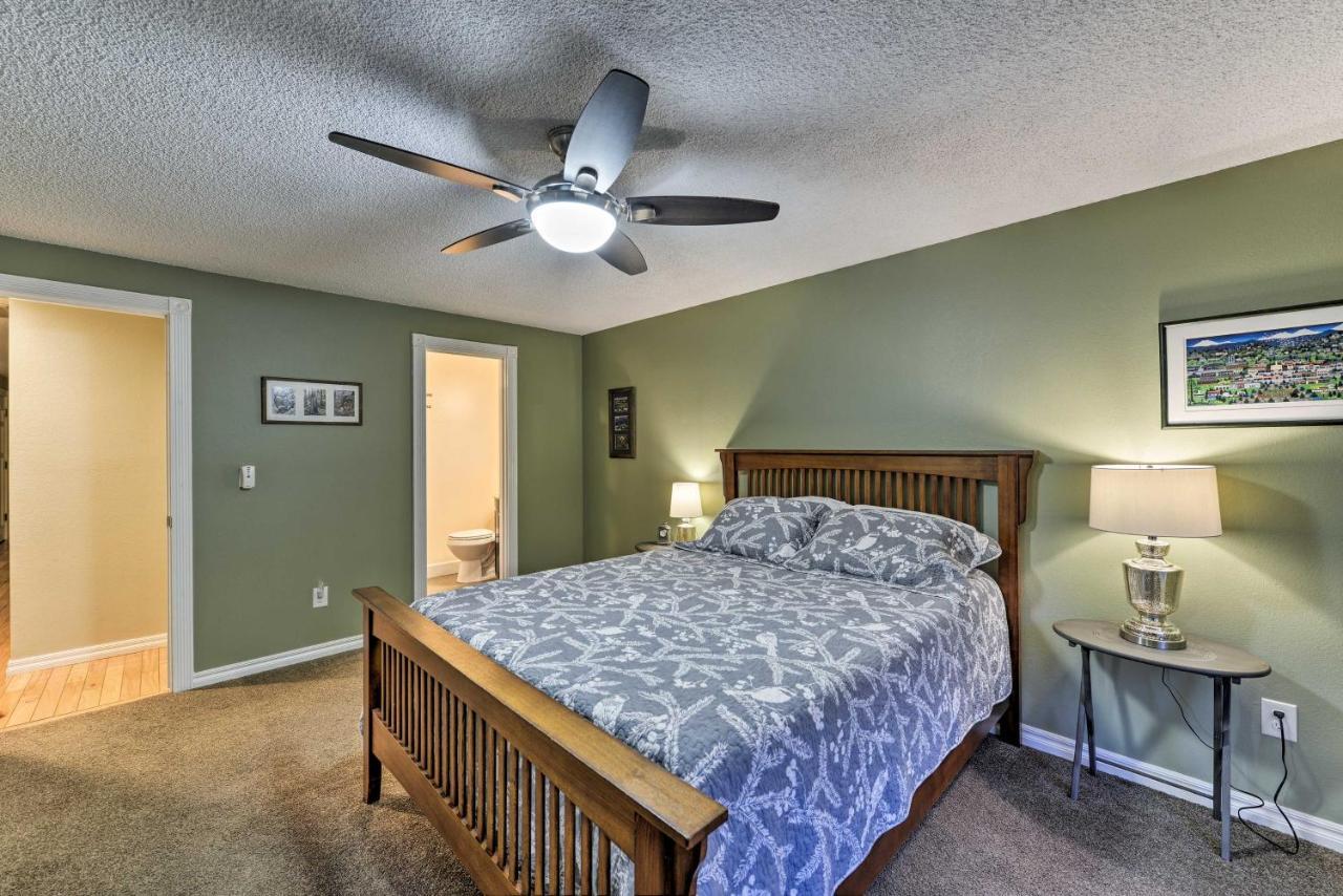 Central Medford Family Retreat With Large Yard! Exterior photo