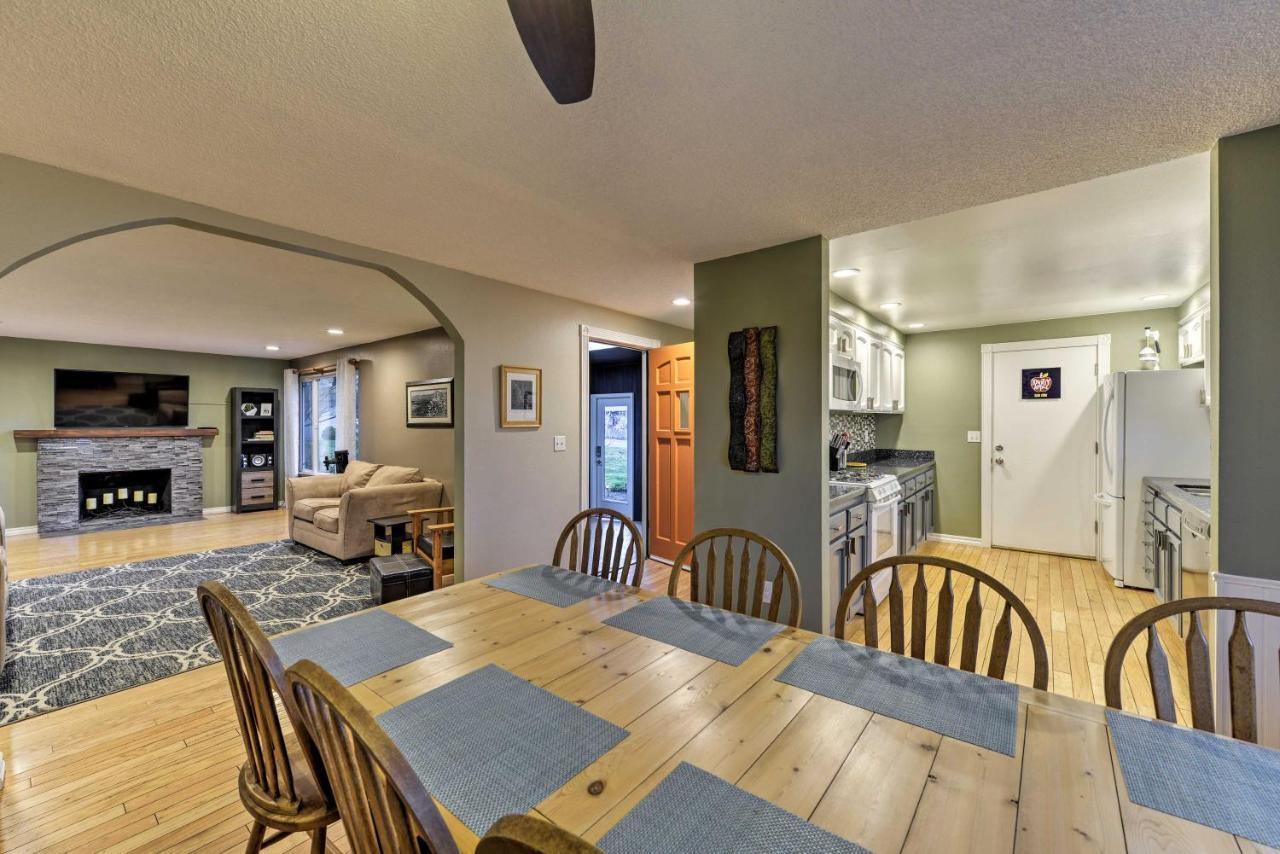 Central Medford Family Retreat With Large Yard! Exterior photo