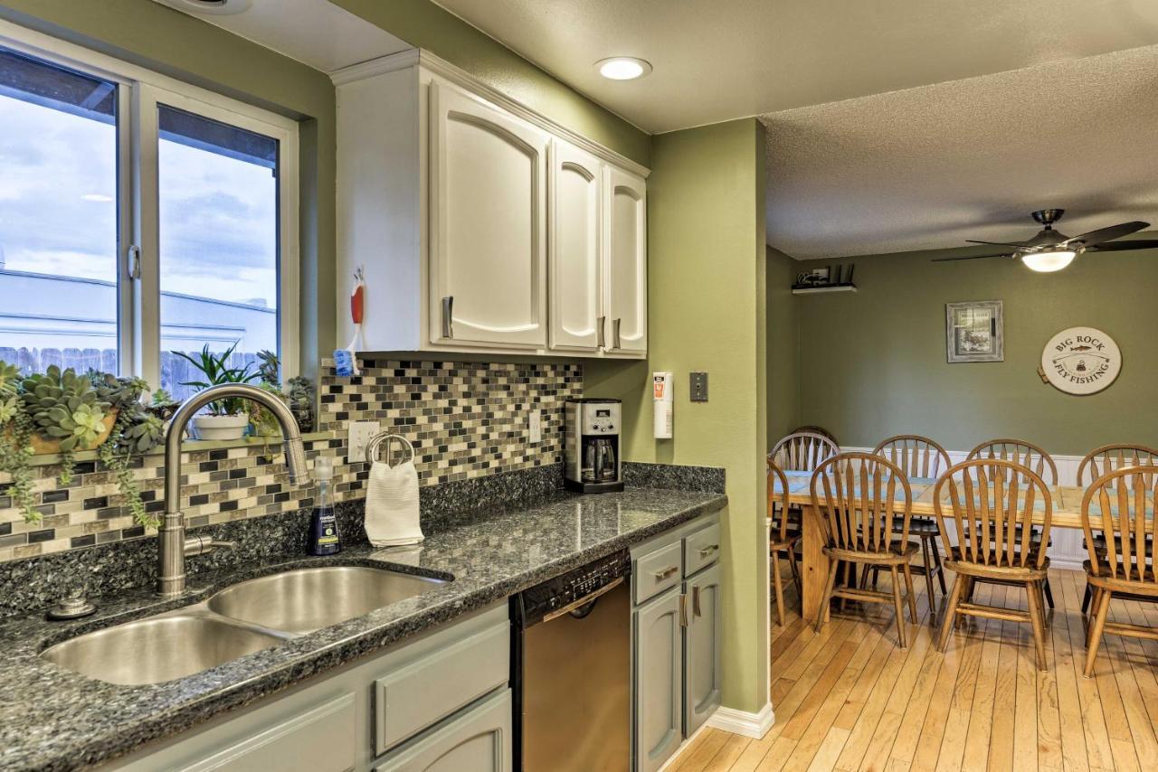 Central Medford Family Retreat With Large Yard! Exterior photo